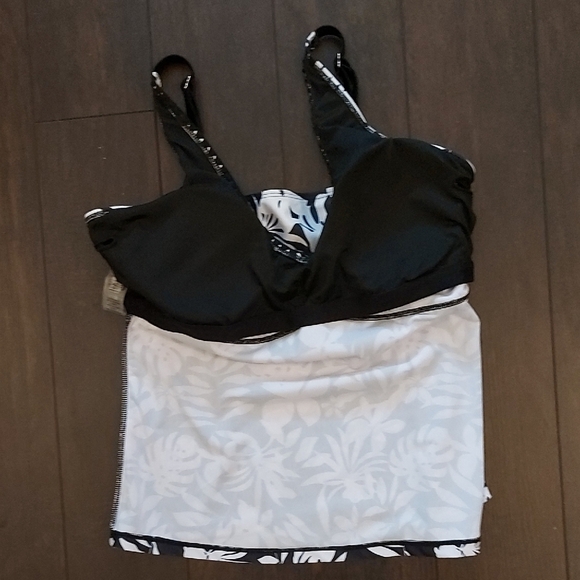 Black and White Tankini Top - Picture 7 of 7